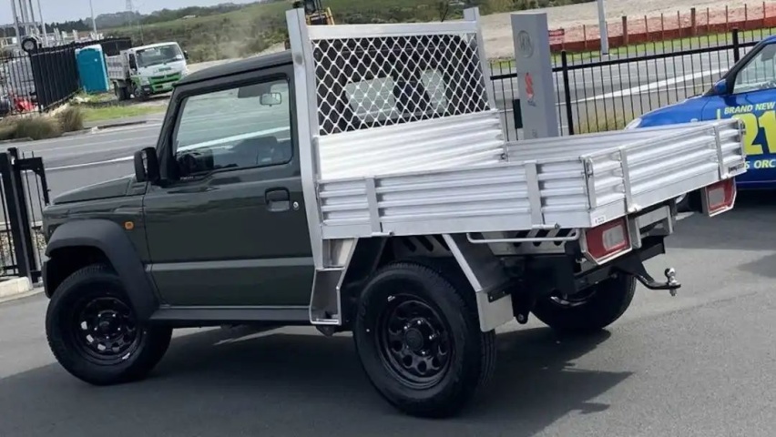 什么神仙操作？铃木吉姆尼秒变单排小货车