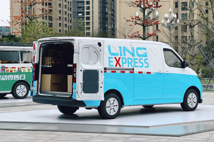 五菱新能源厢货扬光上市，在7.18万起步价面前，槽点不存在了