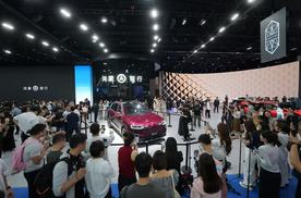 全新M7实车首秀，问界全系车型闪耀成都车展