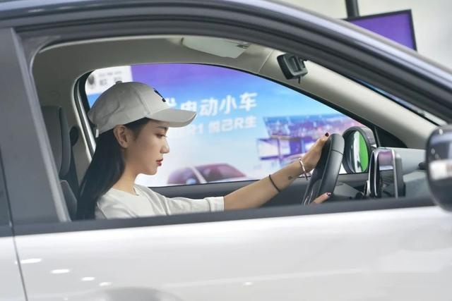 车圈女神为何对欧拉R1欲罢不能?