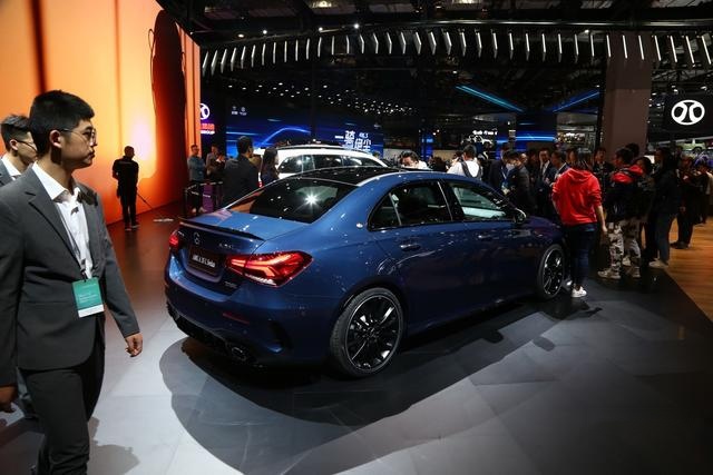 首款国产梅赛德斯-AMG A35L成都车展预售：4.9秒破百