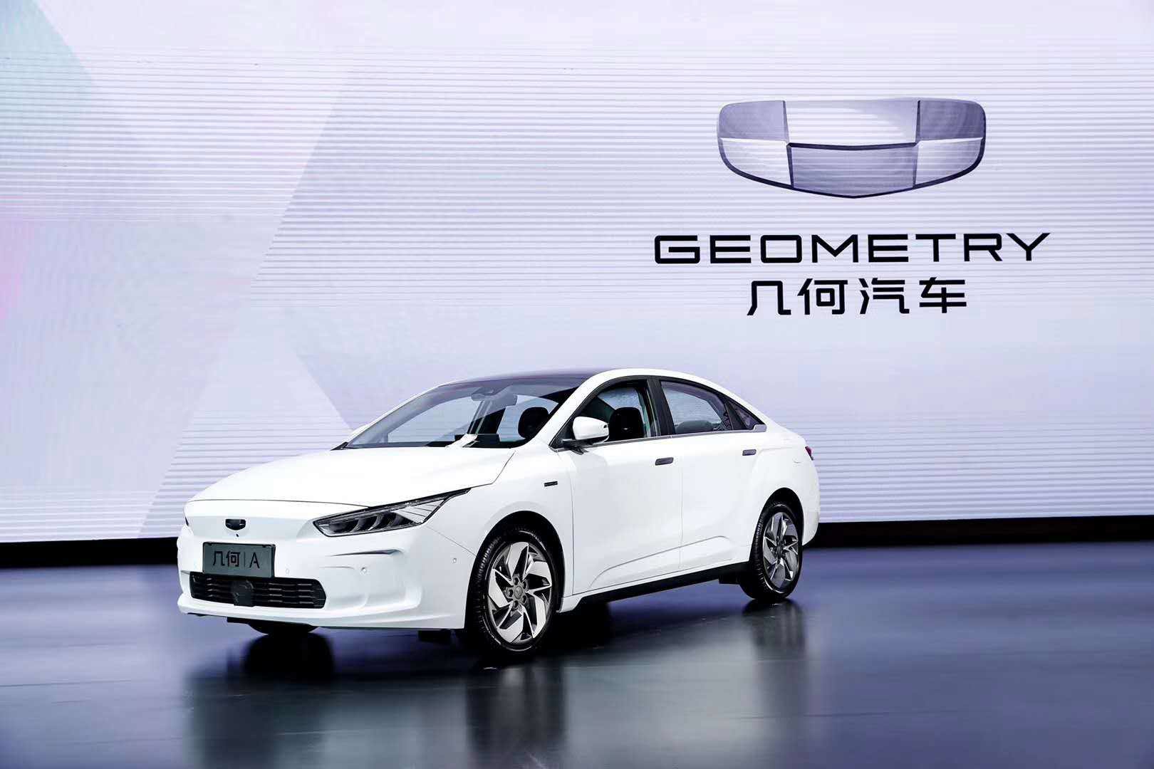 新的蓝海？吉利与戴姆勒合资公司正式成立，瞄准高端专车出行！