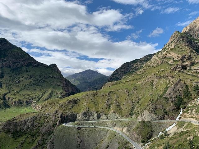 独库公路：十里不同路，一步一换天