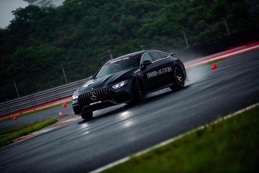 雷厉·风行 试驾AMG GT 四门跑车