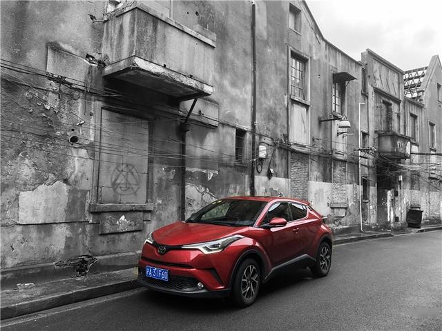 C-HR：遇到前只听说后排，花几天时间充分了解后…