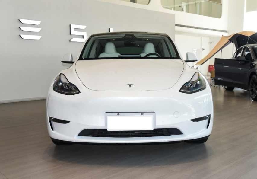 再等等，长安版“特斯拉Model Y”来了，轴距2米9，可加油可充电