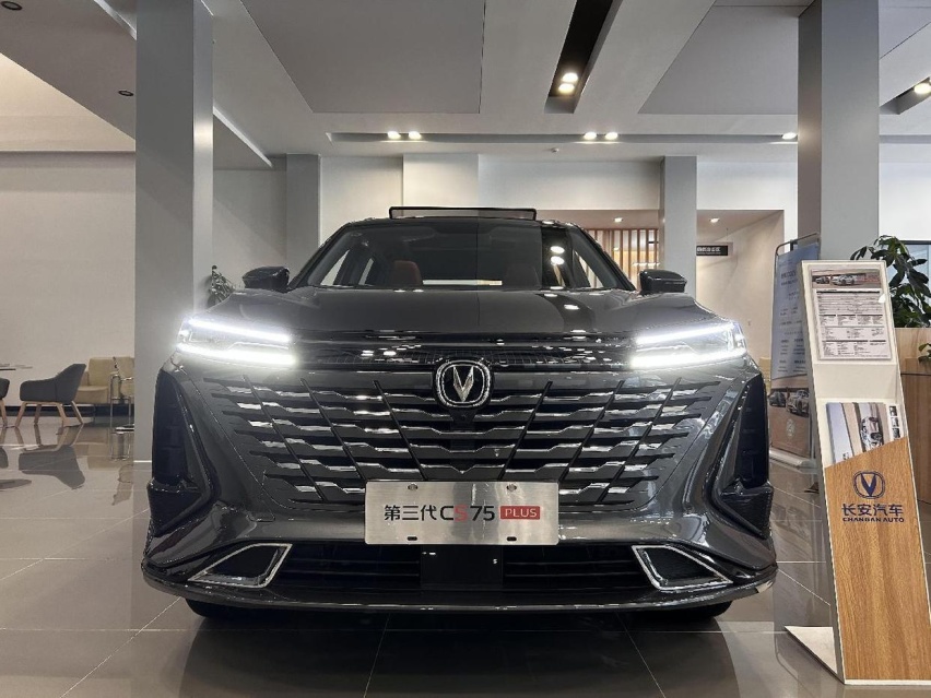 探店第三代CS75PLUS 质感与审美的双重焕新