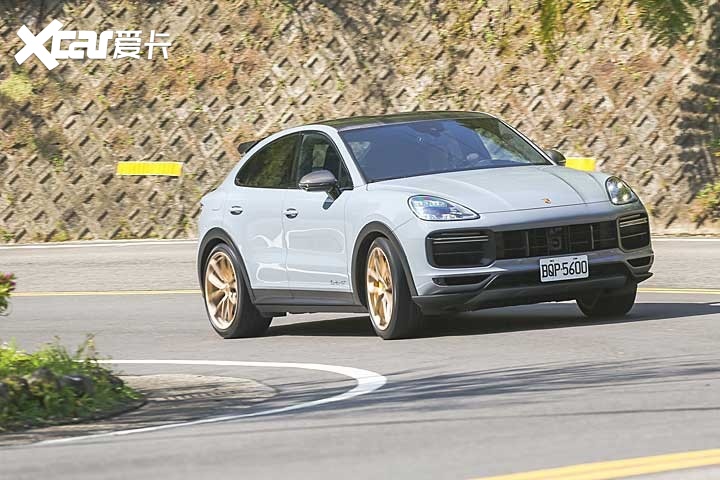 全世界最快的SUV，开起来就真的很爽吗？