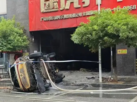 车坛快报｜奔驰EQ电动车再次发生起火事故、70多辆小米SU7泊车撞墙