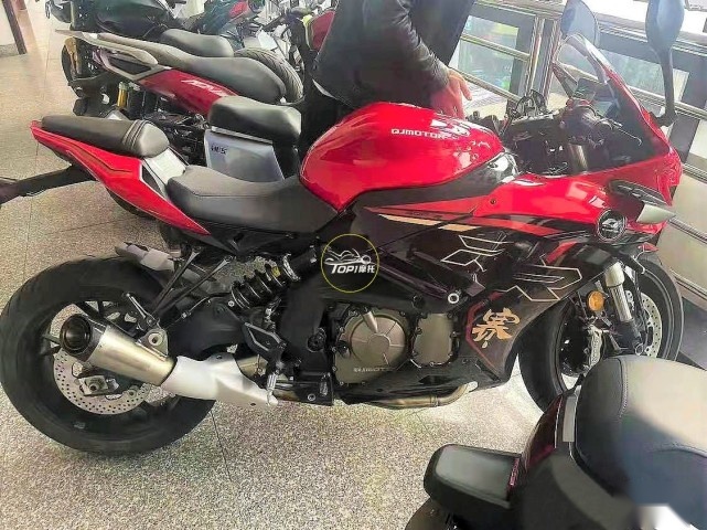 QJMOTOR赛600终于改款 配备定风翼 更换新排气