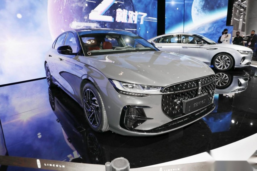 豪华中型轿车对比：林肯Z vs 奥迪A4L