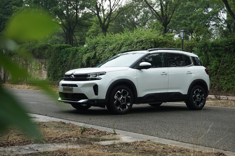 浪漫和实用并存 试驾雪铁龙新天逸C5 AIRCROSS