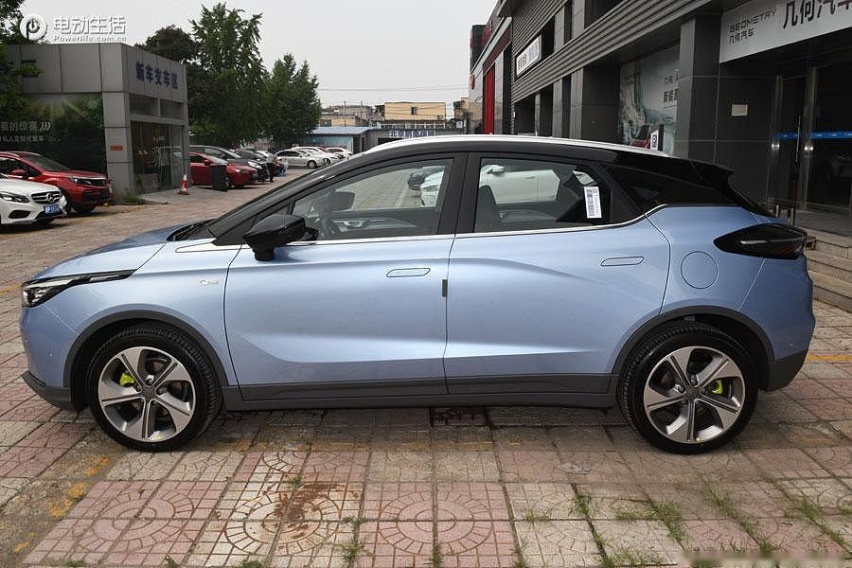 几何C续航400/550公里两款车型上市 售12.98-18