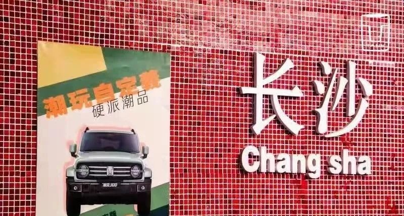 开着“坦克”压马路是什么感觉?