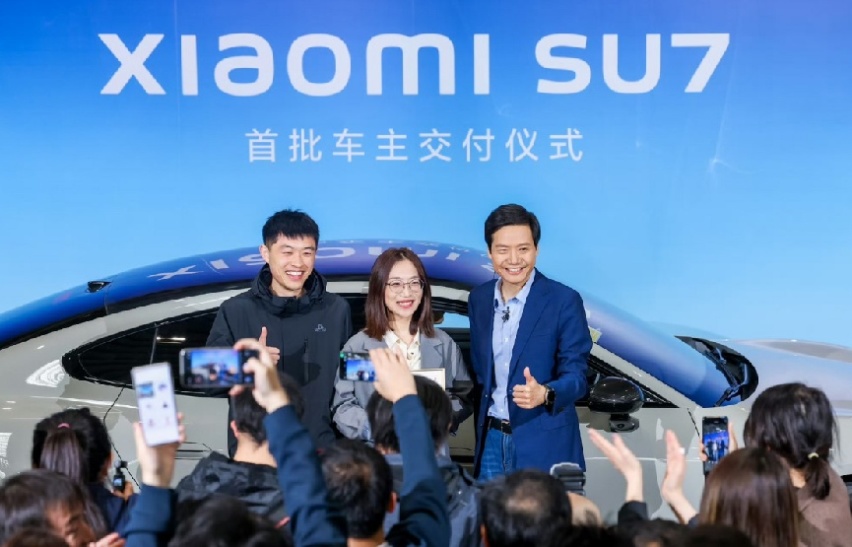 小米SU7该不该买？看完这3点，你会更冷静