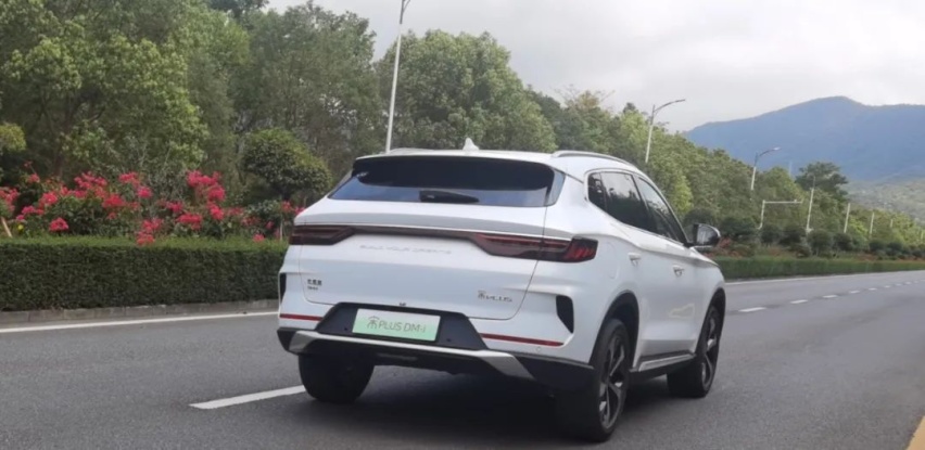 满油续航1000+km！试驾比亚迪宋PLUS DM-i