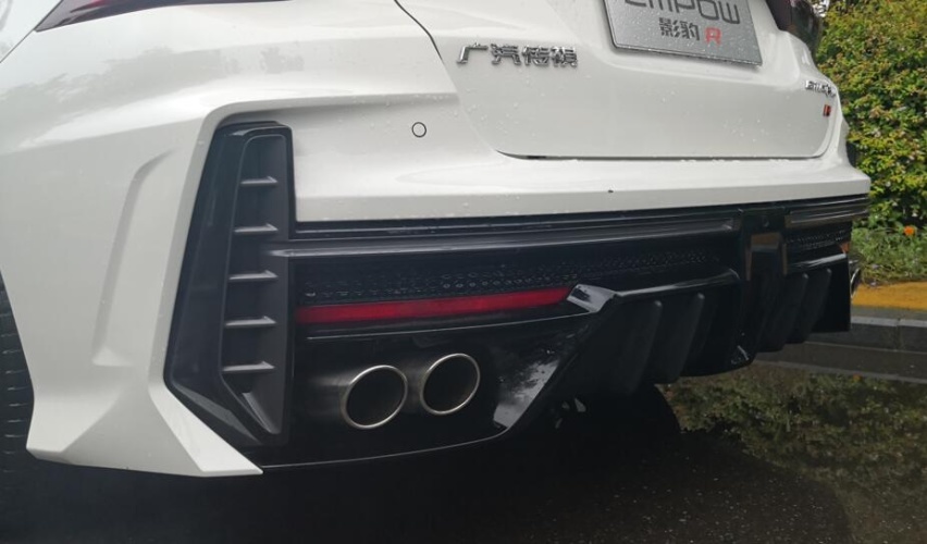 拥有“赛道基因”高性能车 试驾广汽传祺影豹R 简直“泰裤辣”！