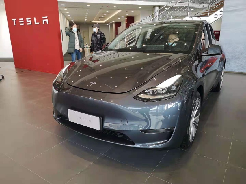 碾压对手不在话下，试驾特斯拉Model Y