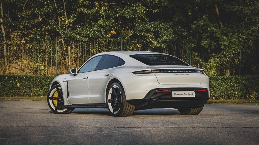 实拍！保时捷Taycan Turbo S，将科技武装到牙齿！