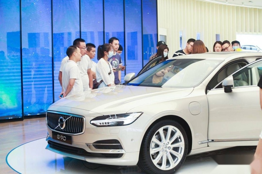 04_沃尔沃汽车以精湛工艺打造安全、健康、环保的豪华轿车.jpg