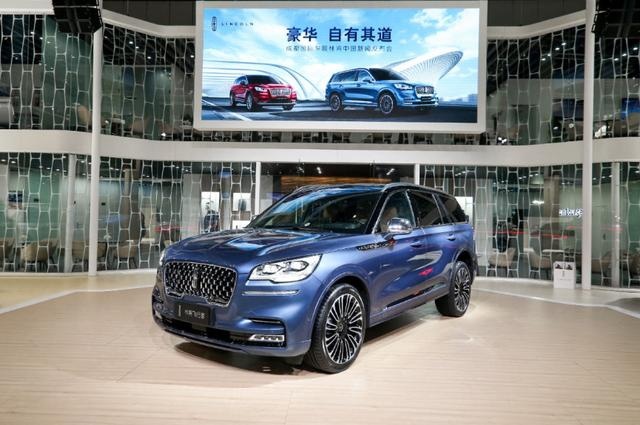 全系3.0T动力,轴距超3米的飞行家,起步50.98万要硬刚奔驰GLE?