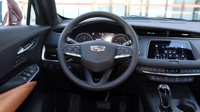 沃尔沃XC40更安全，凯迪拉克XT4更快，怎么选？