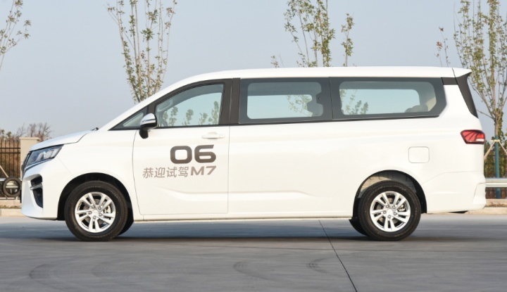 北汽制造中型MPV王牌M7正式上市，5.87万元起尺寸大过奥德赛？