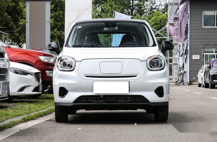 不用加油，续航305KM，造型个性漂亮，宝骏新车力压零跑T03