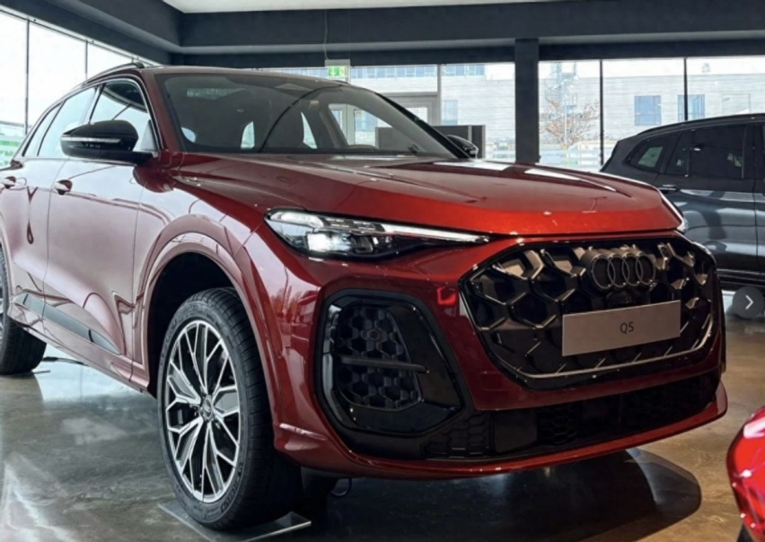 新款奥迪Q5海外实车，标轴很靓，就差国产
