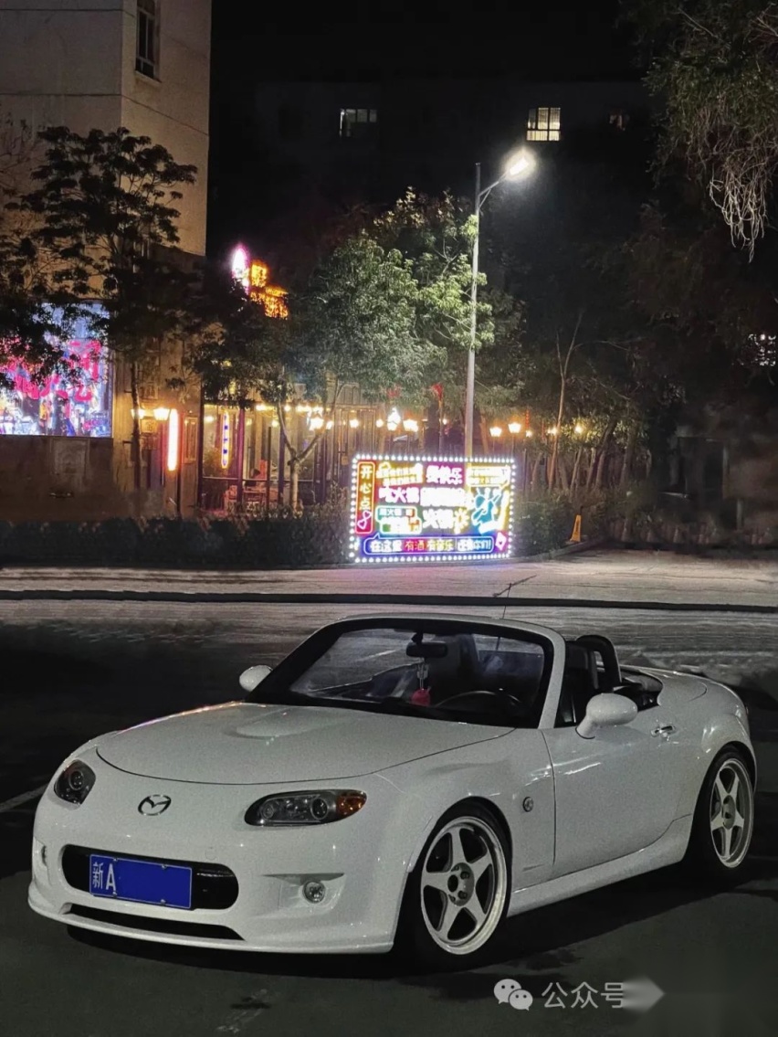 小姐姐打造竞技走街范马自达MX-5，竟是被男友带入的