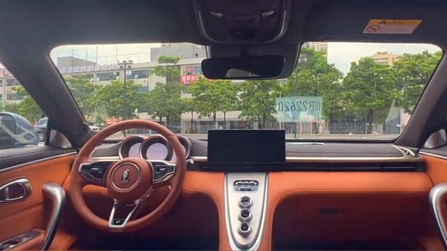 试驾欧拉闪电猫：无框车门+电动尾翼，驾驶感受完全不输百万跑车