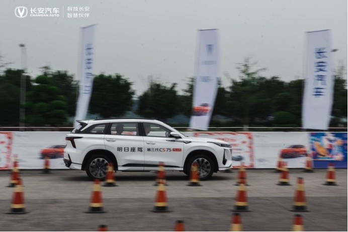 当618钜惠碰上重庆车展，没有一个人能拒绝一台长安汽车