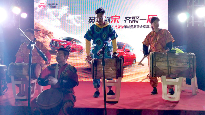 国庆阿拉善“闹鬼”？不慌，比亚迪发电“吃瓜”