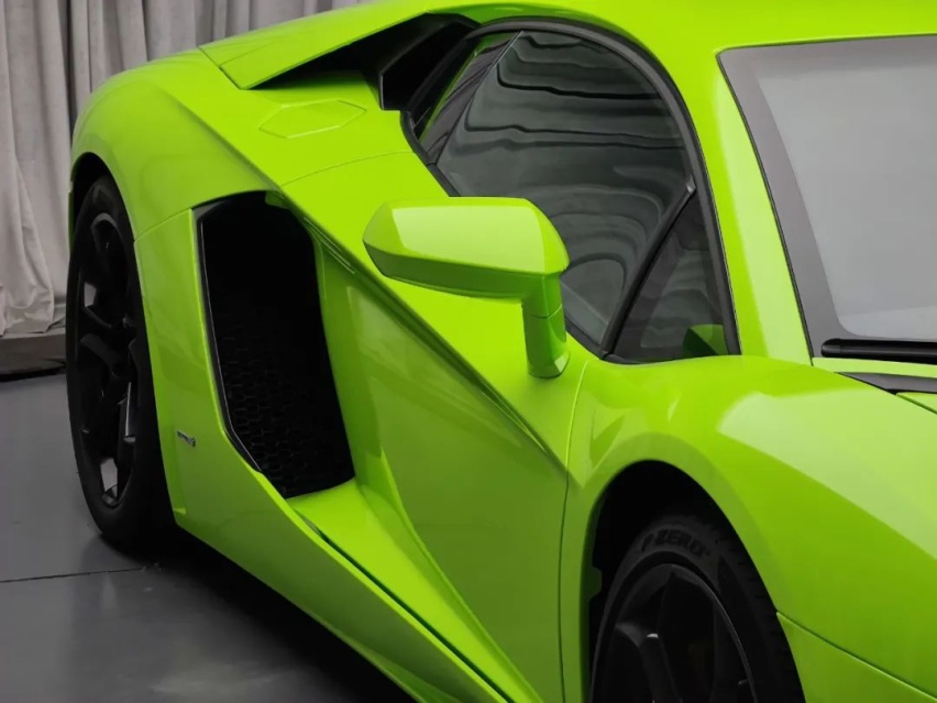 兰博基尼Aventador LP700-4半价！男生眼里的大牛女生眼里是什么？