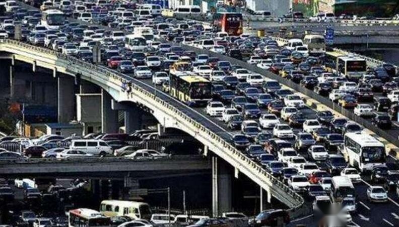 两百公里没有加油站的高速公路你该怎么走？