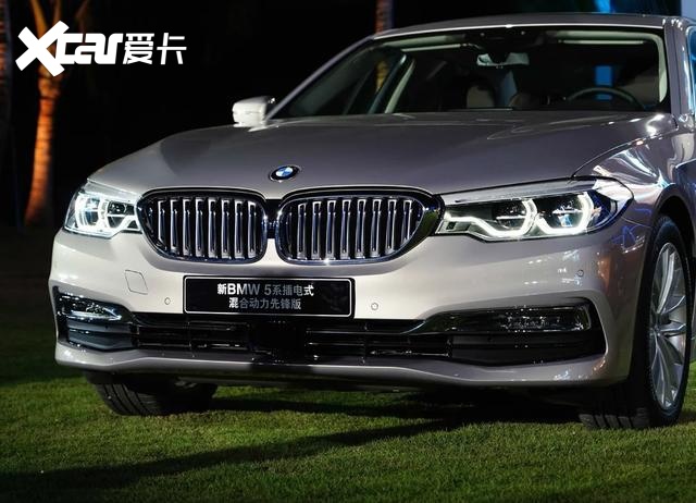 宝马5系新能源，车重2吨油耗1.6L，标配空气悬架+液晶钥匙