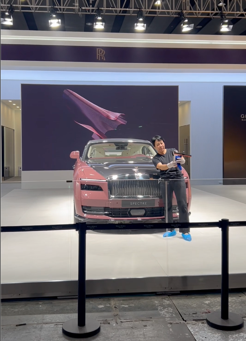 广州车展探馆：最贵的电动车劳斯莱斯闪灵再次登陆车展视频
