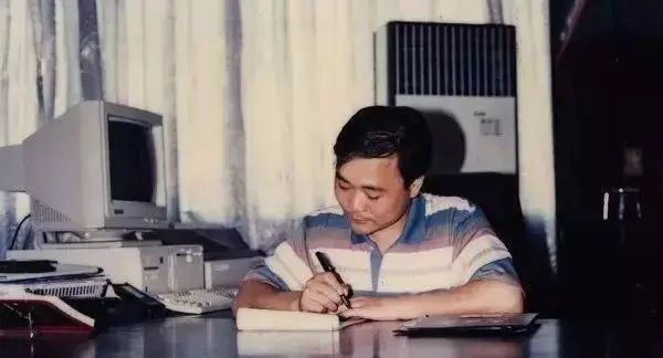 吉利千辛万苦敲打出的100辆豪情，为何李书福直接用压路机报废