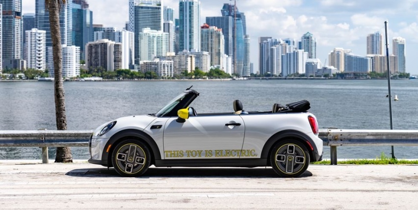 英伦小敞篷Mini Cooper SE纯电概念车发布，7.7s破百