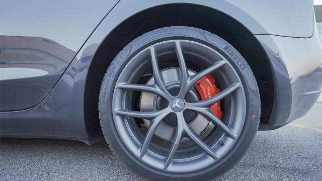 2年前55万买的Model 3高性能版，现在出手就赔27万？