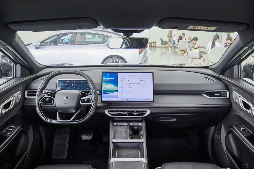 10万级纯电SUV，轴距2700mm，续航501km，哪吒X值得买吗？