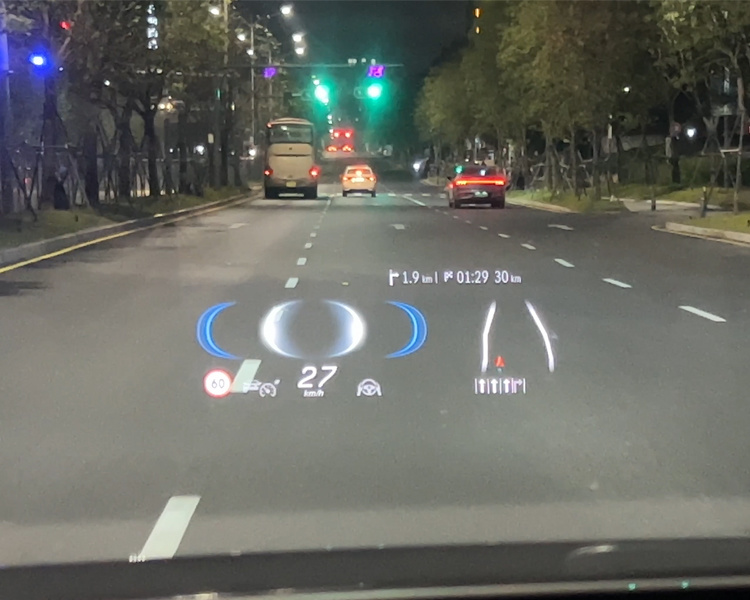 23款奔驰eqs450升级hud抬头显示系统效果如何？