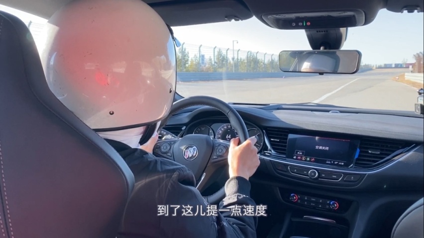 2.0T+9AT、鲍鱼刹车,君威GS让我们知道原厂车能下赛道