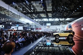 让雷军绝望的2024北京车展，见证了世界汽车工业的油电交接、主角变换