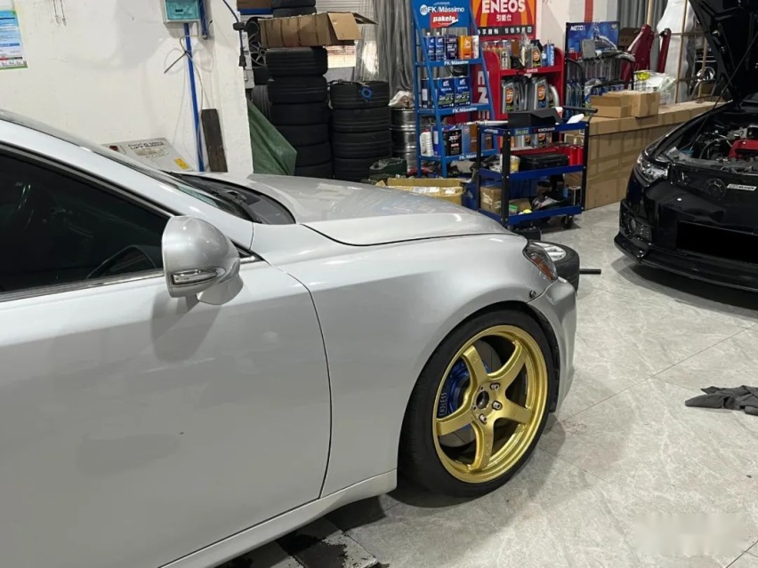 3.5 V6+后驱的雷克萨斯IS300，雷车也能玩出