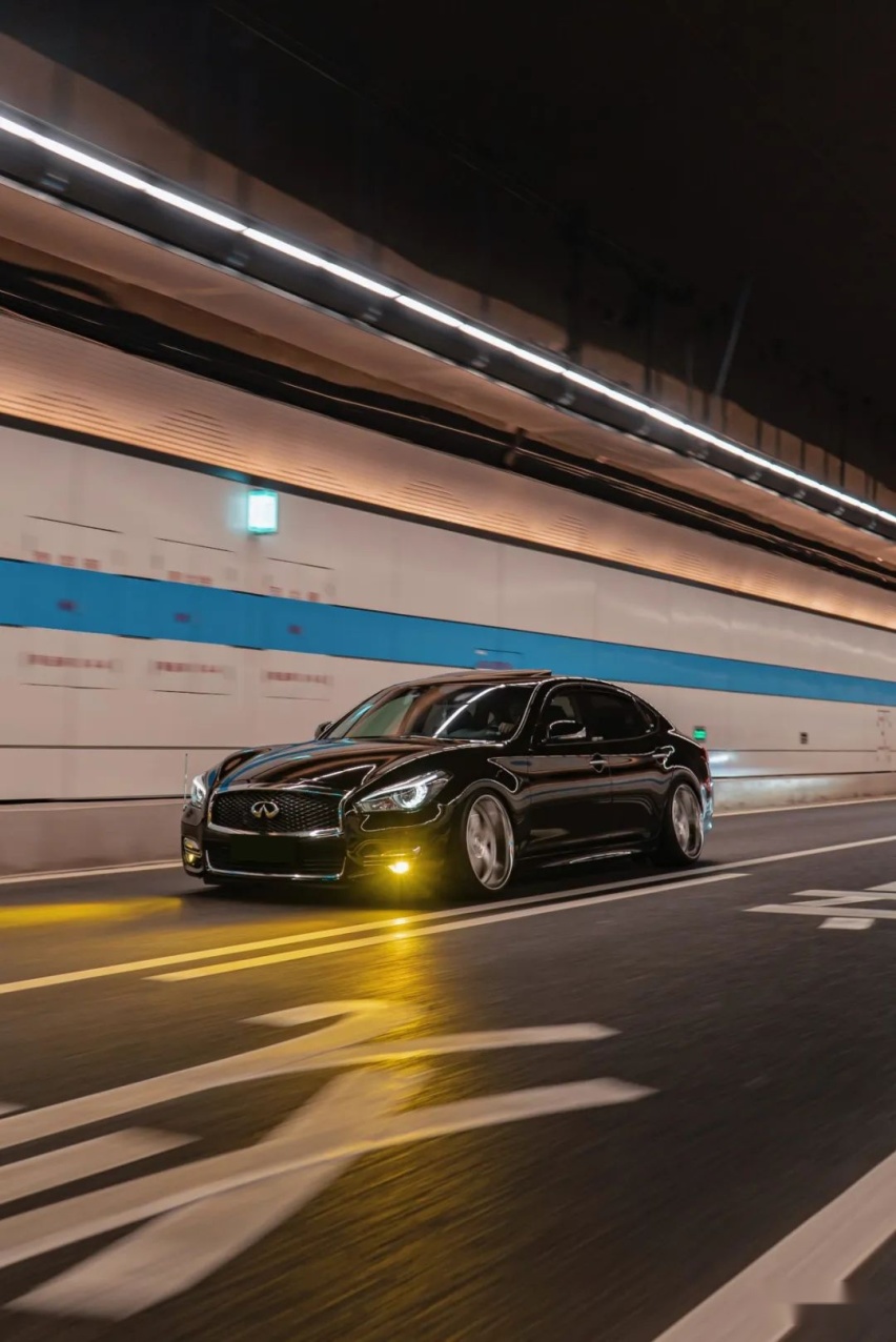 VIP风拉满的英菲尼迪Q70L，一套气动、一套轮毂就够了