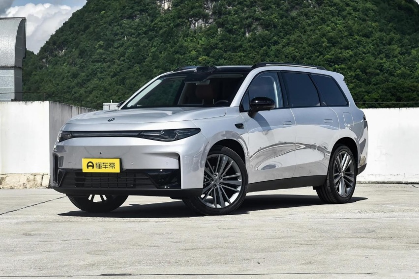 国产跨级对比！零跑C16对比传祺M8，18万预算，该怎么选？