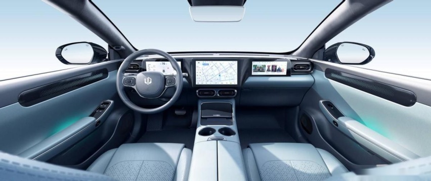 15万级主流纯电家轿之争 零跑C01对比比亚迪秦plus ev