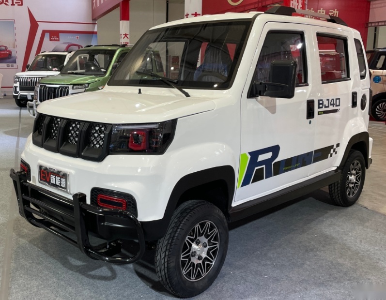 济南老头乐车展一场大型模仿秀，高仿奔驰、BJ40、领克、欧拉全都有！