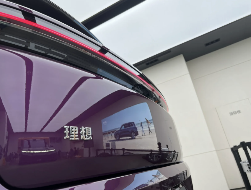 中大型SUV“优选”：理想L8，配置完善，续航表现理想，适合家用